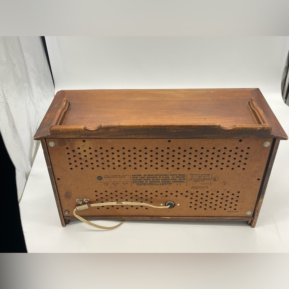 Vintage RCA Solid State Dual Speaker AM FM Radio RLC-62L - Picture 3 of 10